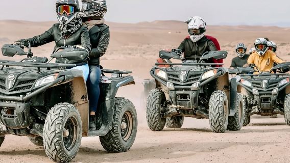 Marrakesch: Quad- und Kamelritt & Abendessen mit Feuershow in der Agafay-Wüste