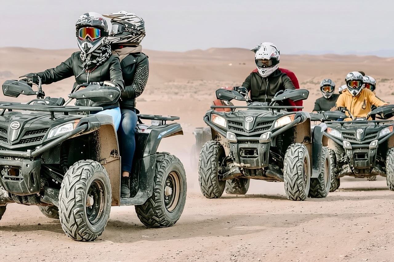 Marrakech: Paseo en quad, camello y cena con espectáculo de fuego en el desierto de Agafay