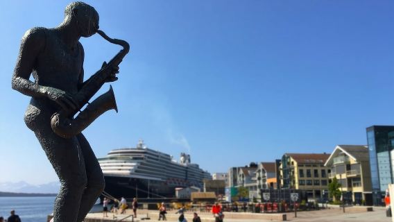 Molde: Atlantic Ocean Road & Varden Audio Guide Bus Tour