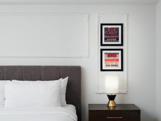 Pantages Hotel Downtown Toronto Room Type - Premium City King 