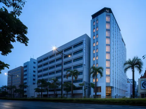 那霸久茂地巢穴酒店