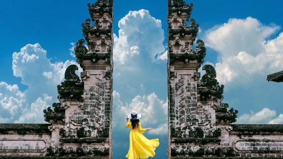 Descubre el este de Bali: Puerta del Cielo + Palacio de agua de Ujung + Tirta Gangga en una excursión de un día