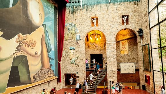 Tur Sehari Penuh Museum Girona dan Dali dari Barcelona