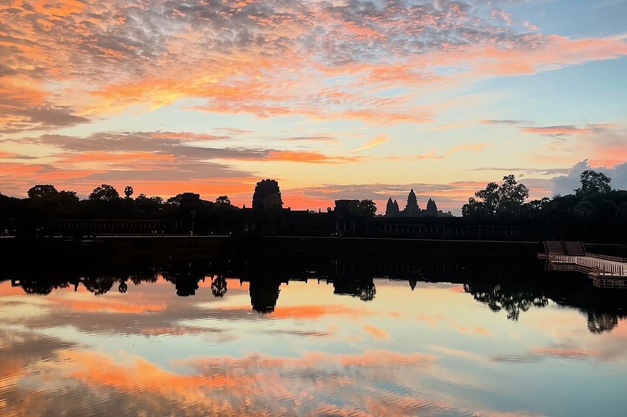 Tour privato all'alba ad Angkor Wat e altre attrazioni con guida professionale.