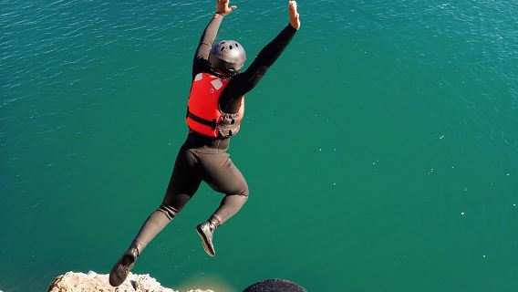 Küstenklettern und Klippenspringen in der Nähe von Lagos