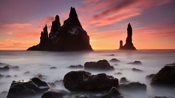 Classic 1-day tour of Iceland's South Coast (Reynisfjara Beach + Vik Town + Twin Waterfalls + Solheimajokull)