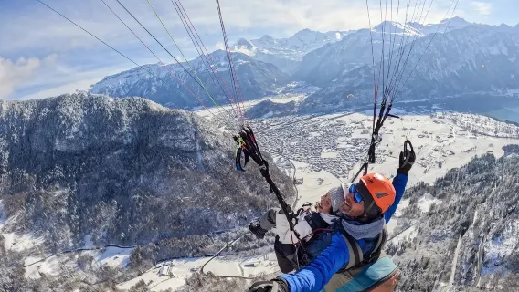 Interlaken Paragliding Experience [Delta Gliding Optional + Professional Instructor Accompanied + Flying Over Interlaken and Lake Thun]