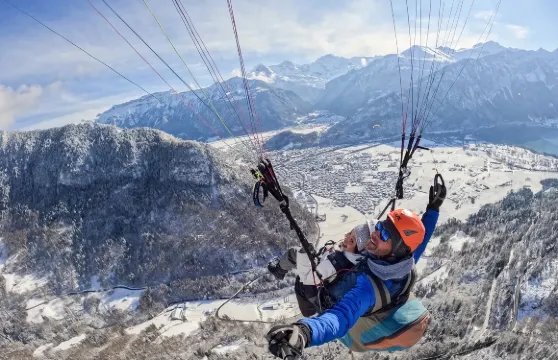 因特拉肯滑翔傘飛行體驗【三角滑翔翼可選+專業教練陪同+飛越因特拉肯及圖恩湖】
