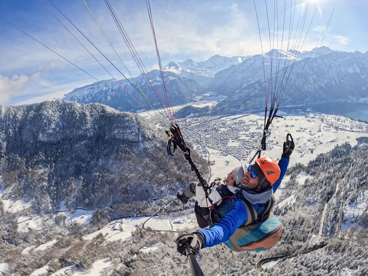 Gleitschirmfliegen in Interlaken [Optionale Drachenflieger + Begleitung durch professionellen Fluglehrer + Flug über Interlaken und den Thunersee]