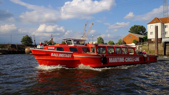 Hop-on hop-off harbor tour with Emigration Museum BallinStadt ticket