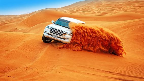 Wüstensafari-Abenteuer in der Lahbab-Wüste mit rotem Sand