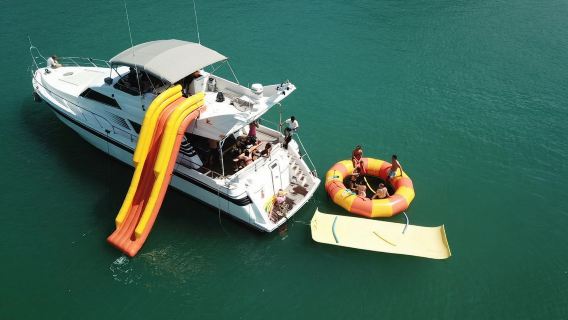 Hong Kong Charter Boat Tour: A 6-Hour Western-Style Boat Charter Experience for Friends