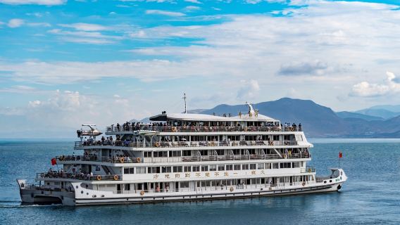 Crociera sul Lago Erhai di Dali + Antico Borgo di Xizhou + Tre Pagode del Tempio Chongsheng tour di un giorno