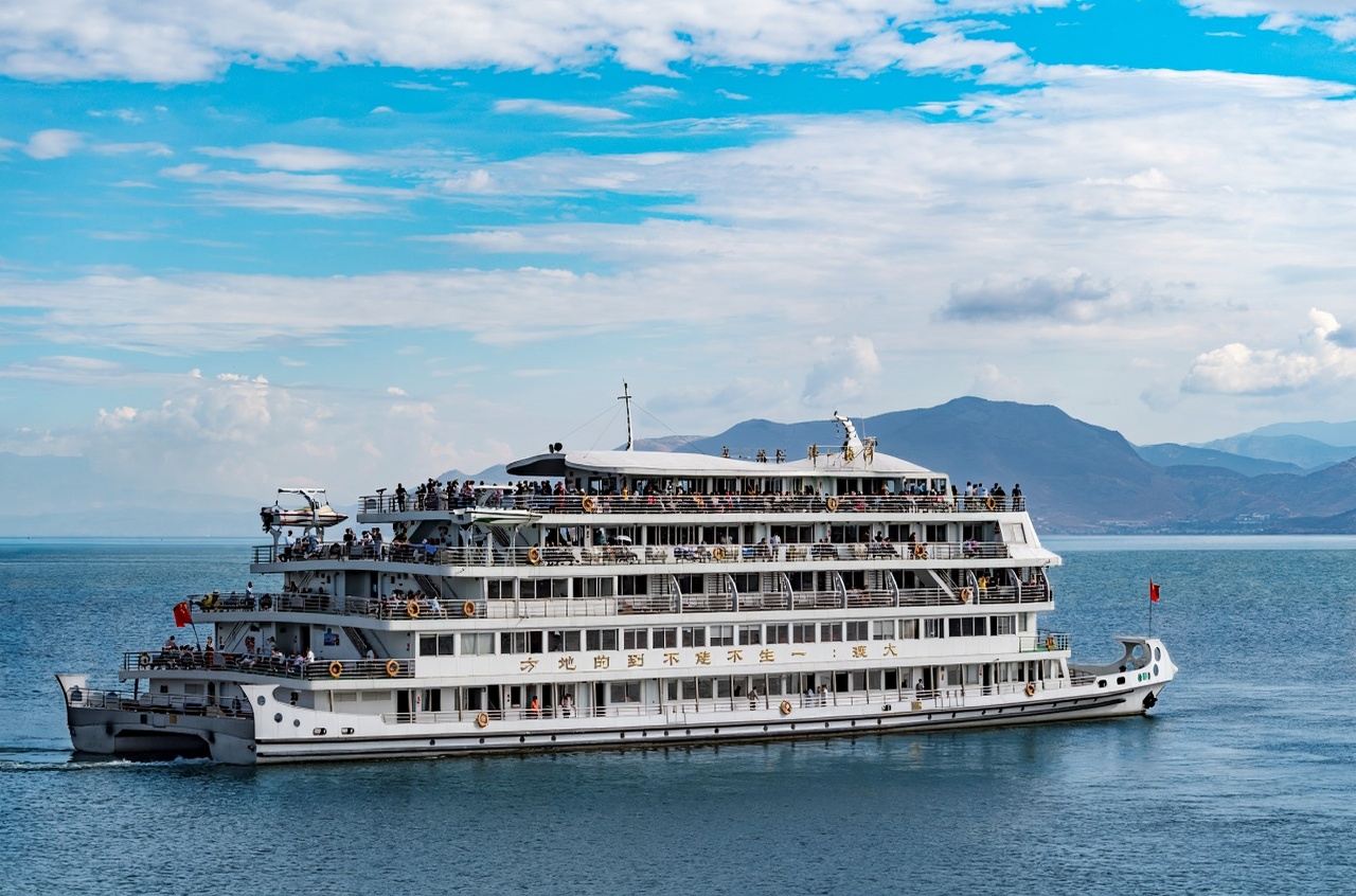 大理洱海大型遊覧船+喜洲鎮+崇聖寺三塔ワンデーツアー