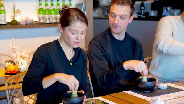 Matcha Making Class in Tokyo with Authentic Japanese Sweets Set