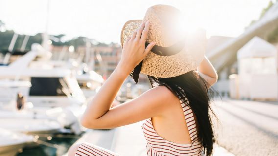 Barcelona: Besalú Dali and wine tour