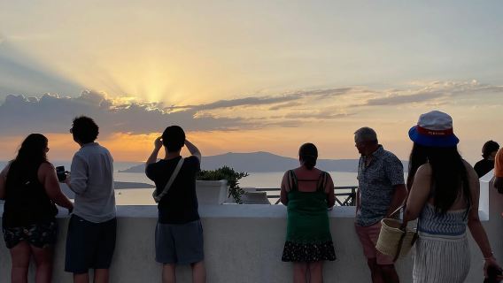 Santorini: Explora la belleza de la isla y cata de vinos al atardecer