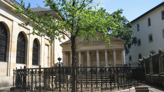 Тур по Газтелугаче и Гернике из Сан-Себастьяна