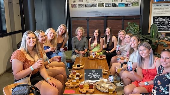 Byron Bay: Full-Day Brewery and Distillery Tour with Lunch