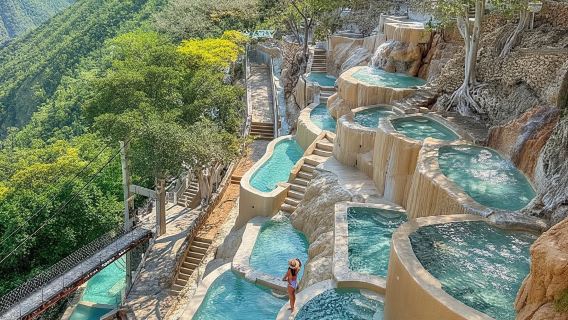 Experiencia de naturaleza en las Aguas Termales Azules de las Grutas de Tolantongo