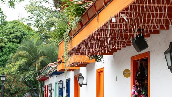 City Tour Medellin dengan Chiva atau van tematik