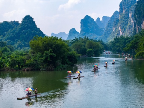 Tur Sehari Kelompok Bahasa Mandarin: Rakit Bambu di Sungai Yulong Guilin dan Bersepeda di Sepanjang 