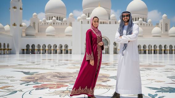 From Dubai: Abu Dhabi Grand Mosque, Palace, Etihad Towers & Lunch