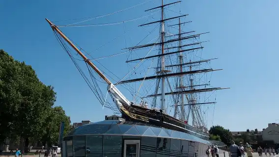 ทัวร์ 1 วัน ปราสาทลีดส์ ตลาดคริสต์มาสแคนเทอร์เบอรี และไวท์คลิฟส์กรีนิชในสหราชอาณาจักรในช่วงคริสต์มาสอีฟ