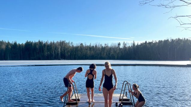 National Park Hike & Finnish Smoke Sauna Experience with Campfire Lunch