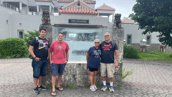 Okinawa Savaş Alanları ve Barış Anıtı Turu, Lisanslı Rehber