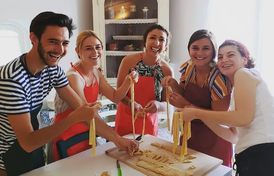 與當地人一起體驗道地烹飪：美食、美酒與美景