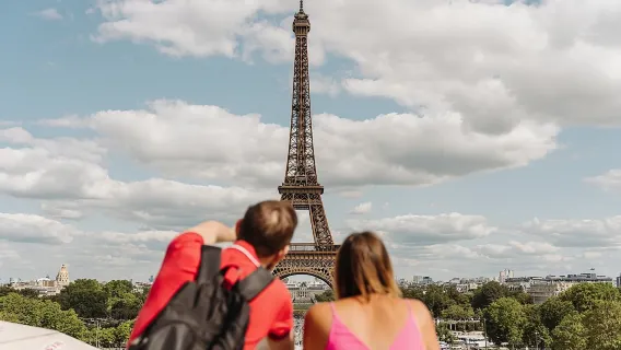 Paris in a Day with Louvre, Eiffel Tower, Notre Dame & Cruise