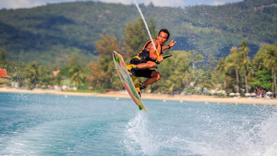 ทัวร์ครึ่งวันไปยังศูนย์กีฬาทางน้ำคาลิฟาบนเกาะสมุย ประเทศไทย