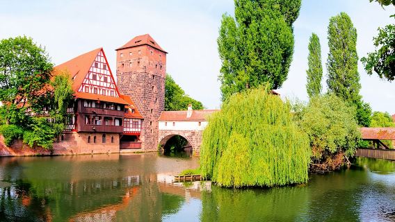 Tour đi bộ riêng Nuremberg: Phố cổ và địa điểm tập hợp của Đức Quốc xã