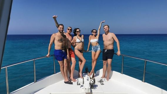 Pelayaran Blue Lagoon dengan Wisata dari Pelabuhan Latchi