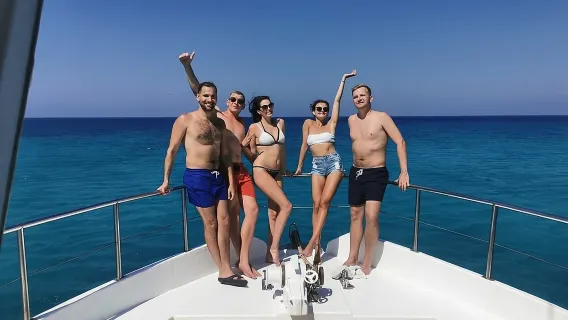 Croisière sur le Lagon Bleu avec visite touristique au départ du port de Latchi