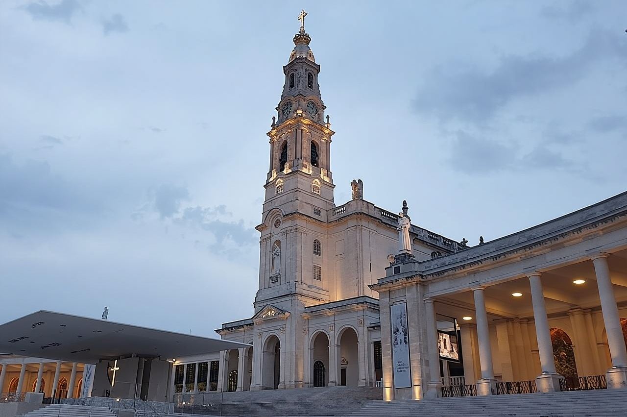 Dari Lisbon: Tur Berpemandu Fátima, Nazaré, Batalha dan Óbidos