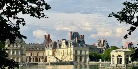 浪漫巴黎周邊遊:楓丹白露宮+莫奈花園+梵高小鎮 【中文包車】