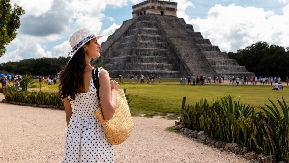 Early morning Chichen Itza Tour: Cenote and Tequila Tasting