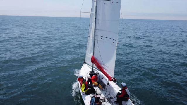 Dalian Sailing Boat Tour: Private 23ft Sports Sailing Boat Cruise at Dalian Donggang + Fruits & Drinks + Sailing Experience + Seagull Feeding