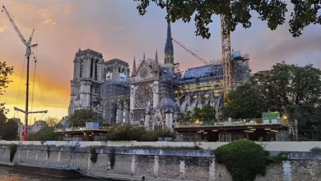 探索巴黎：巴黎聖母院+西岱島+先賢祠+榮軍院【包車遊】