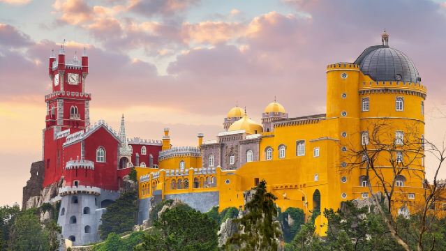 Tour organizzati in minivan a Sintra e Cascais con biglietto d'ingresso