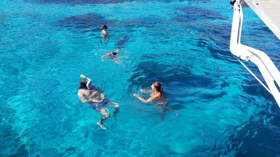From Palau or La Maddalena: boat tour with lunch