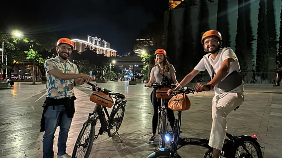 Medellín: guida una bici elettrica come la gente del posto con spuntino incluso
