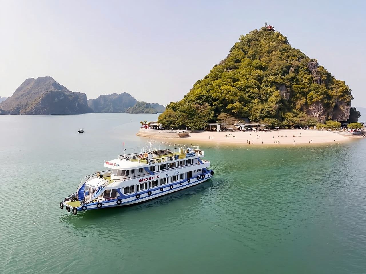 Da Hanoi: Baia di Halong, Sung Sot, Isola di Titop e Grotta di Luon