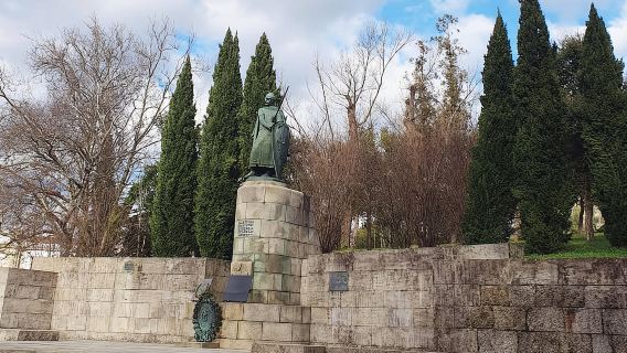 From Porto: Braga and Guimarães Small Group Tour with Lunch