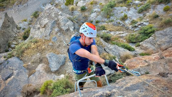 格拉納達:Via Ferrata Guejar Sierra“La Araña”