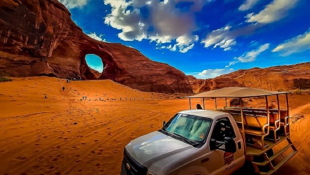 Monument Valley 4x4 Navajo Guided Tour