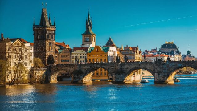 布拉格城堡＋查理大橋＋火葯塔＋聖尼古拉教堂＋老城廣場＋佩特任