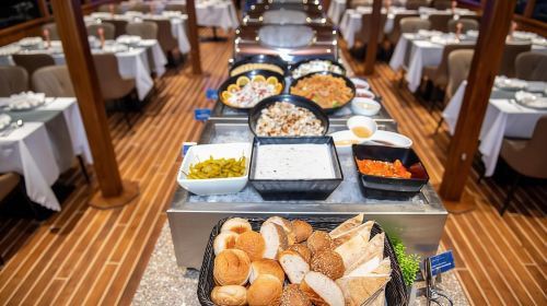 Dubai Marina: Luxury Dinner Cruise (Non Alcohol Package) - Upper Deck Day Tours 8